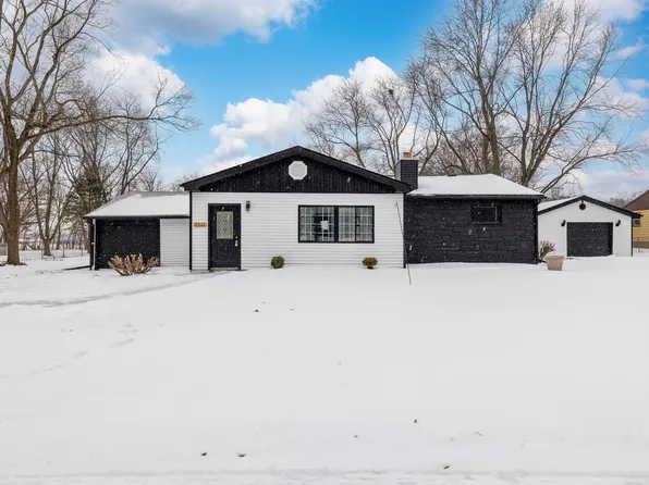 3321 E Red Oak Ln, Crete, IL 60417