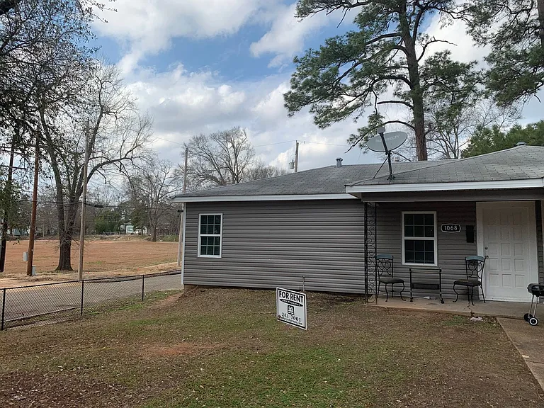 1068 Blanchard Pl — Photo 1