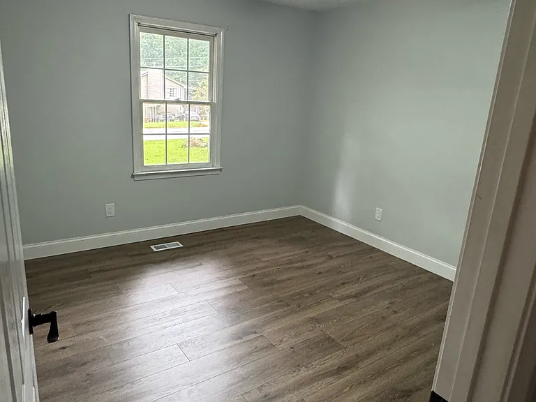 130 Mallard Dr — Photo 4
