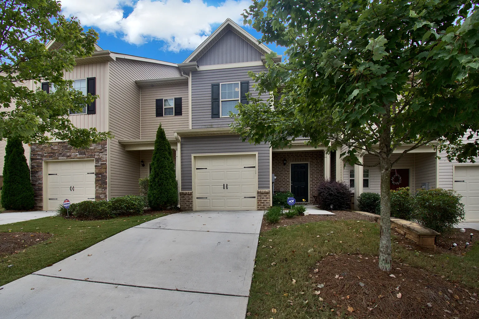 552 Oakside Pl photo 1