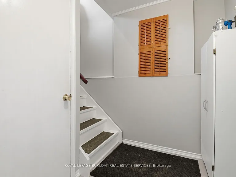 113 Commercial St #UPPER — Photo 18