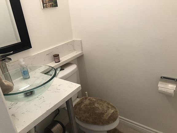 Guest Bathroom (Downstairs)