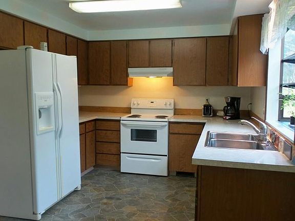 4th image of 865 NW Kimo Ln