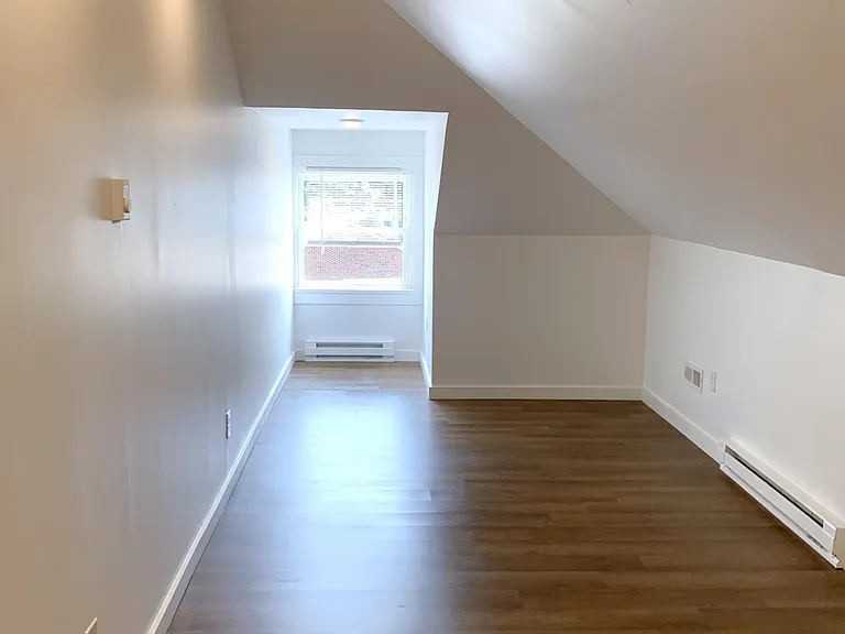 1004 W Market St — Photo 22