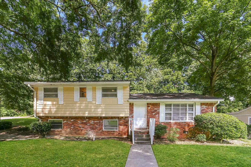 4 bed, 2.5 bath, 1244 sqft, $1,820 — Photo 1