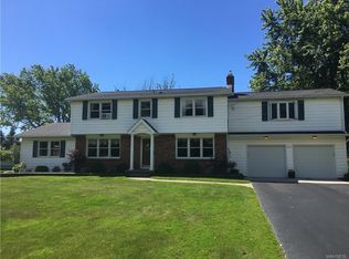 8825 Woodside Dr, Clarence, NY 14031