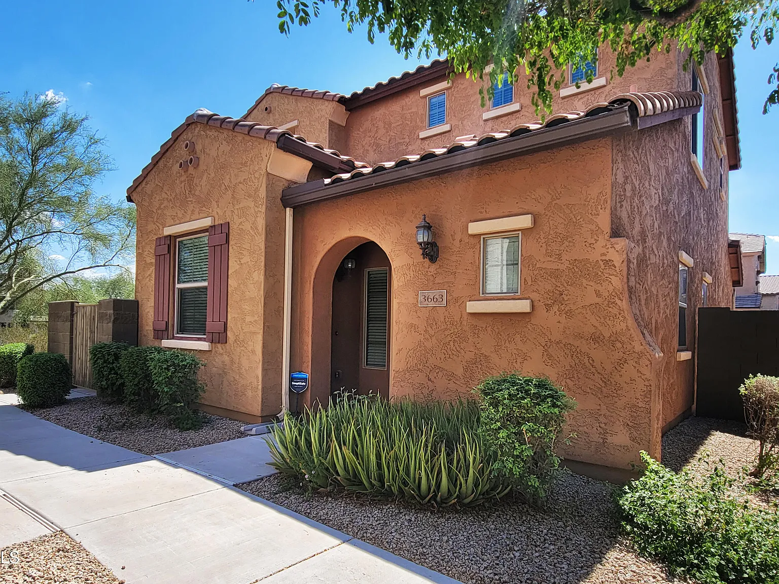 3 bed, 2.5 bath, 1874 sqft, $2,875 — Photo 2