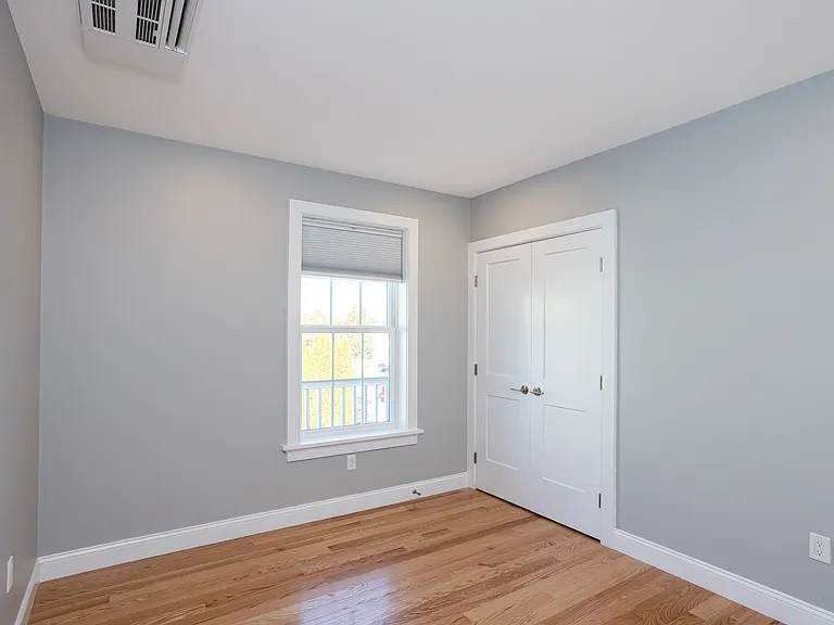3 Vaughan Ave — Photo 9