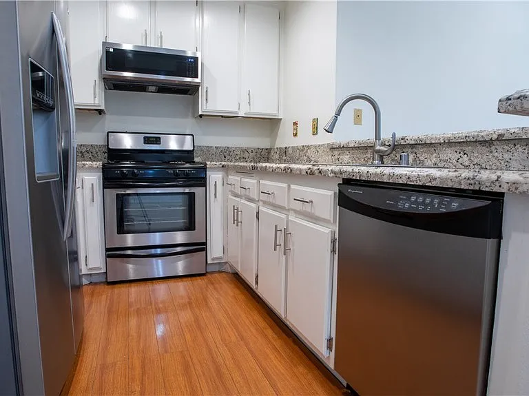 14835 Sherman Way #3 — Photo 4