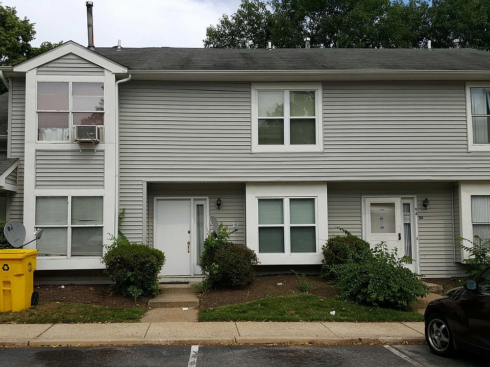 1st image of 92 Woodlake Manor Dr