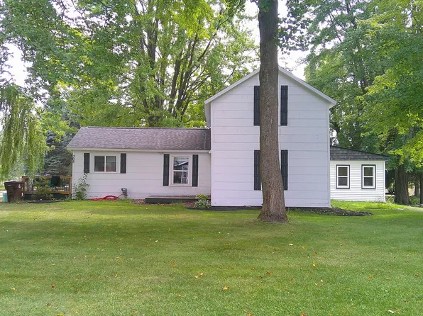 305 W Forest St, Edmore, MI 48829