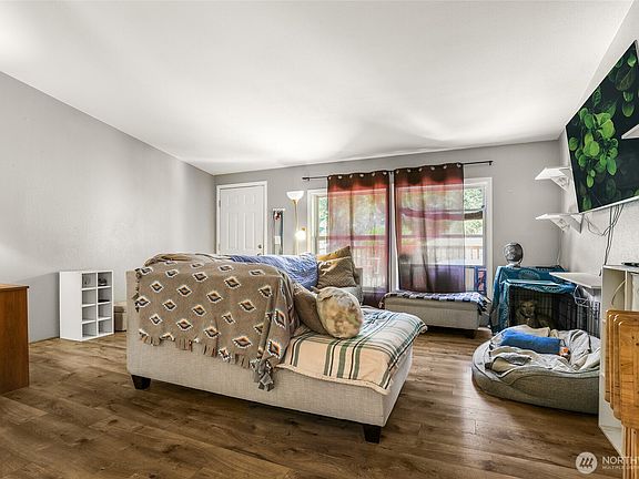 3rd image of 2035 Chico Way NW
