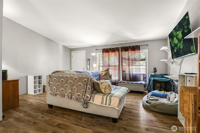3rd image of 2035 Chico Way NW