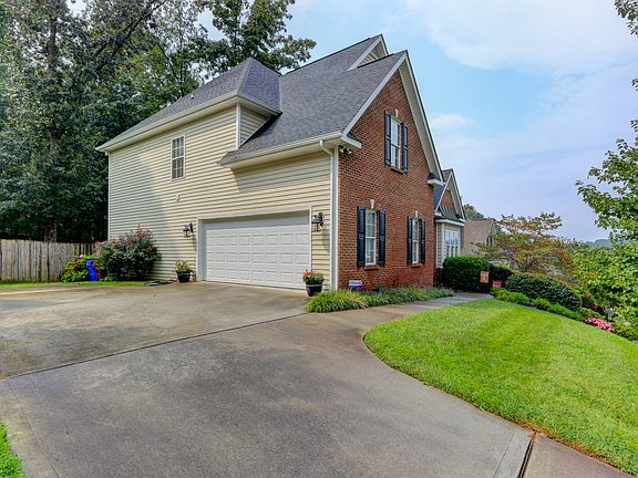 3rd image of 8828 Ebenezer Oaks Ln