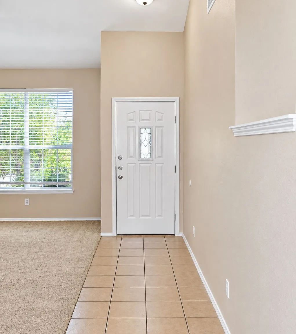 4 bed, 2.5 bath, 2058 sqft, $1,975 — Photo 4