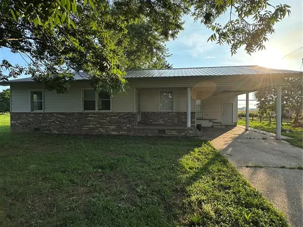 299 N Locust St, Bertrand, MO 63823