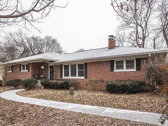 2nd image of 816 Highland Way