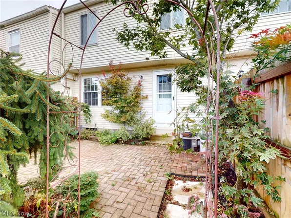 173 Ault St, Wadsworth, OH 44281