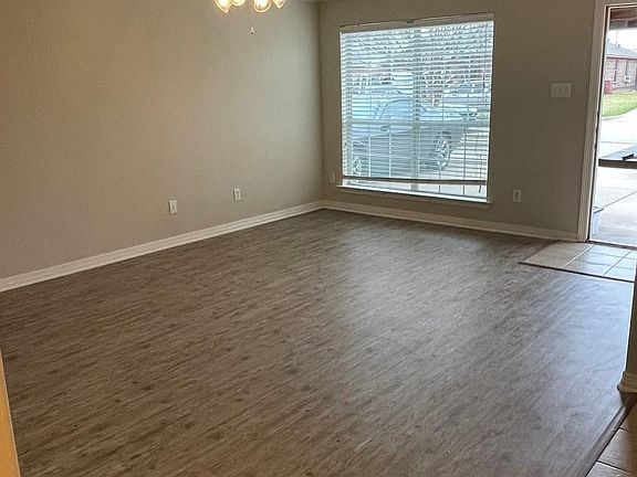3rd image of 914 Meadow Cir S #914