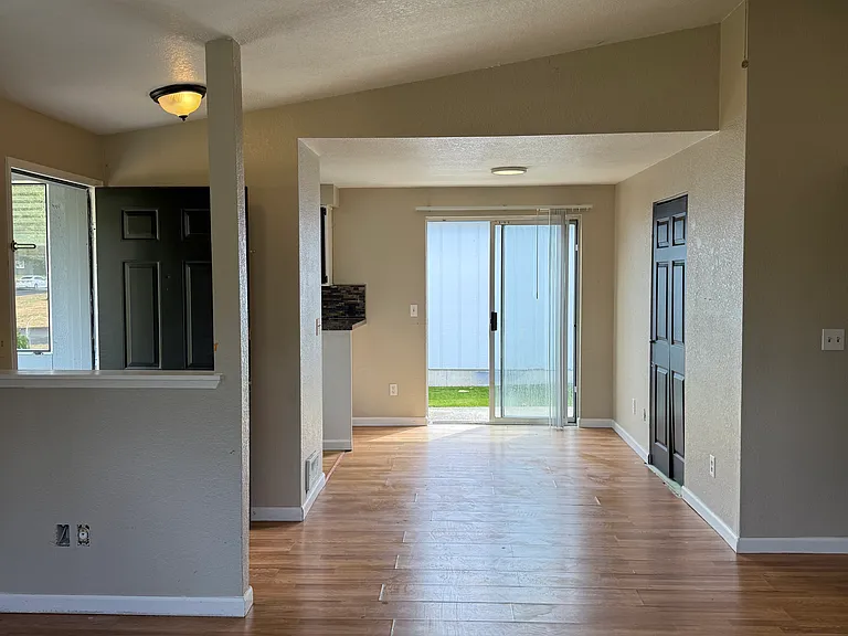 819 Hamelin Ln SE — Photo 9