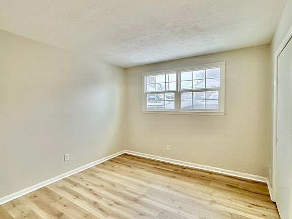 5th image of 163 Lakeshore Dr #L1