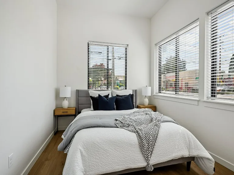 Lincoln Street Apartments — Photo 22
