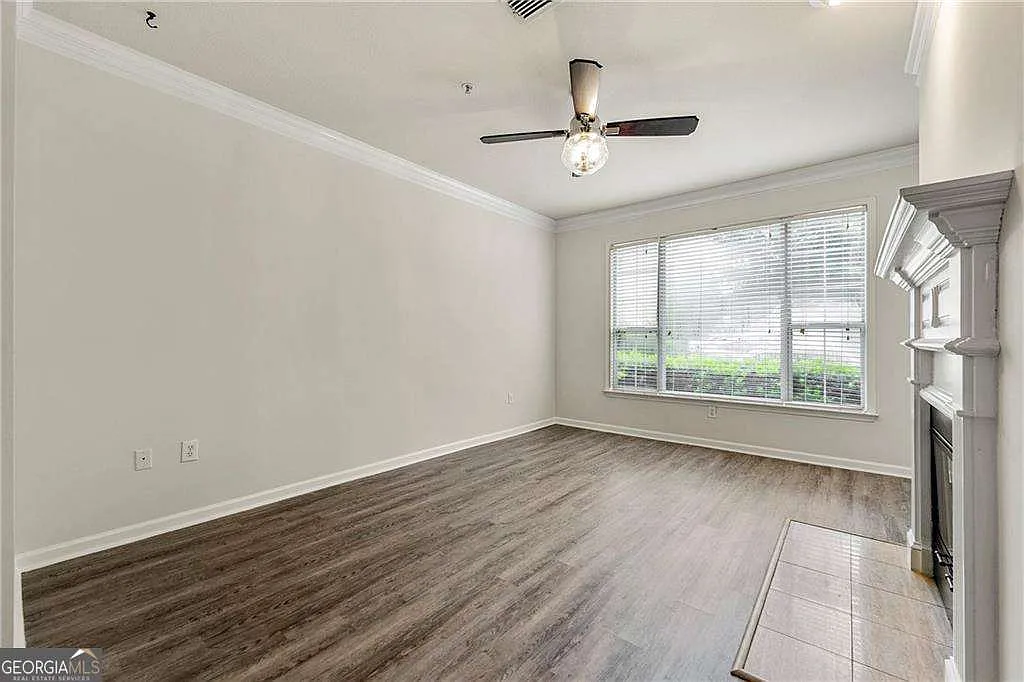 2 bed, 1.0 bath, 1136 sqft, $2,000 — Photo 4