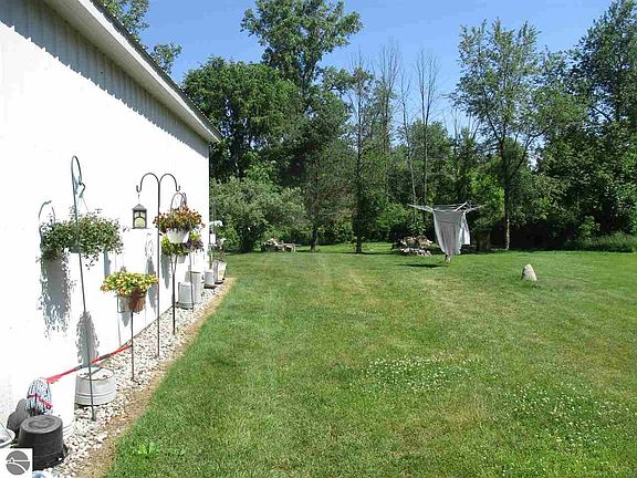 5th image of 1840 Lakewood Dr