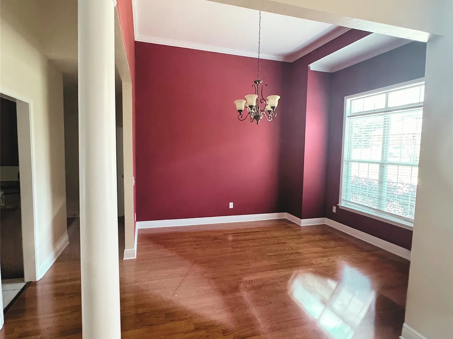 3 bed, 2.0 bath, 2292 sqft, $2,100 — Photo 3
