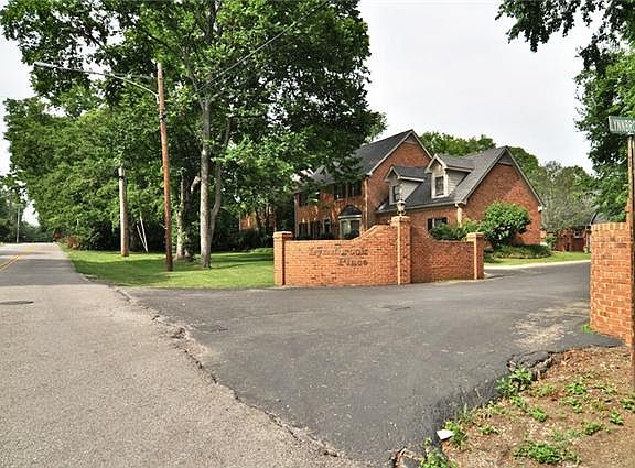 2nd image of 103 Lynnbrook Ct