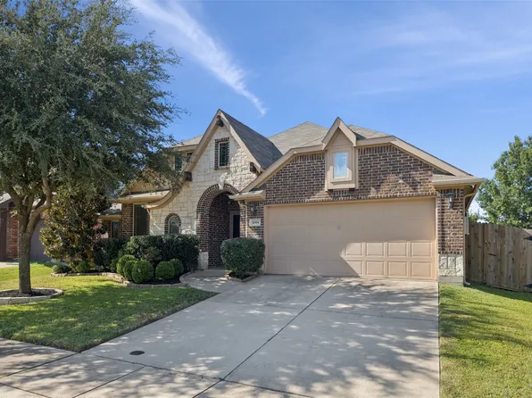 8304 Spitfire Trl, Aubrey, TX 76227