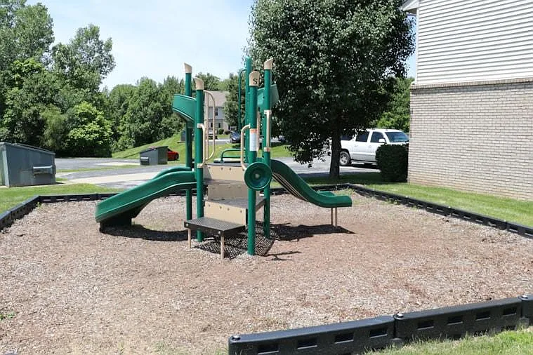 Oak Meadow Apartments — Photo 11