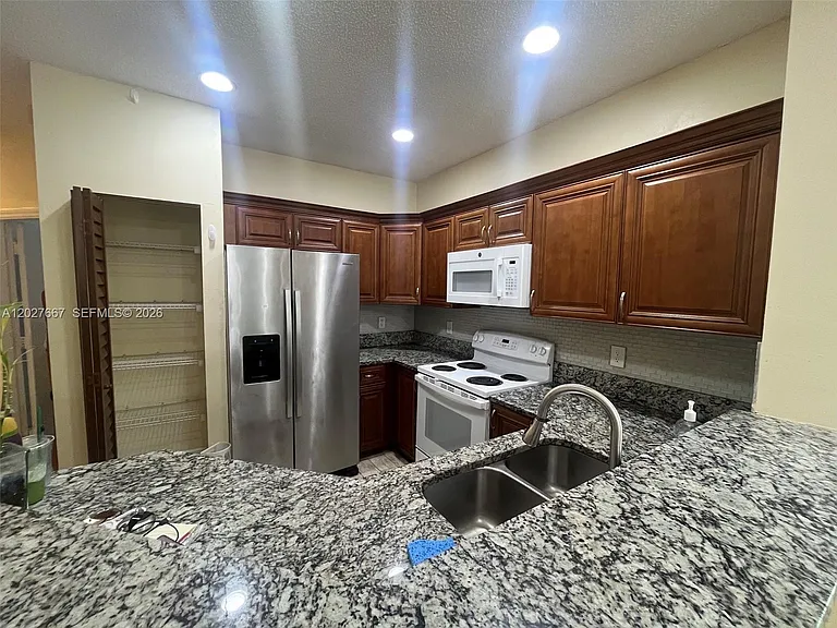12148 SW 4th St #12148 — Photo 3