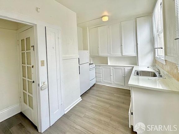5th image of 3141 Franklin St #8