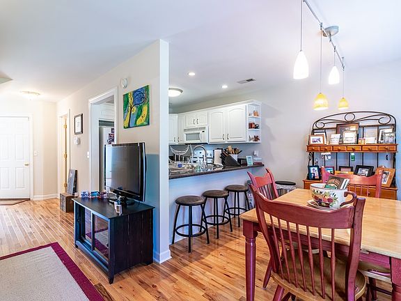 5th image of 265 Pleasant View Dr