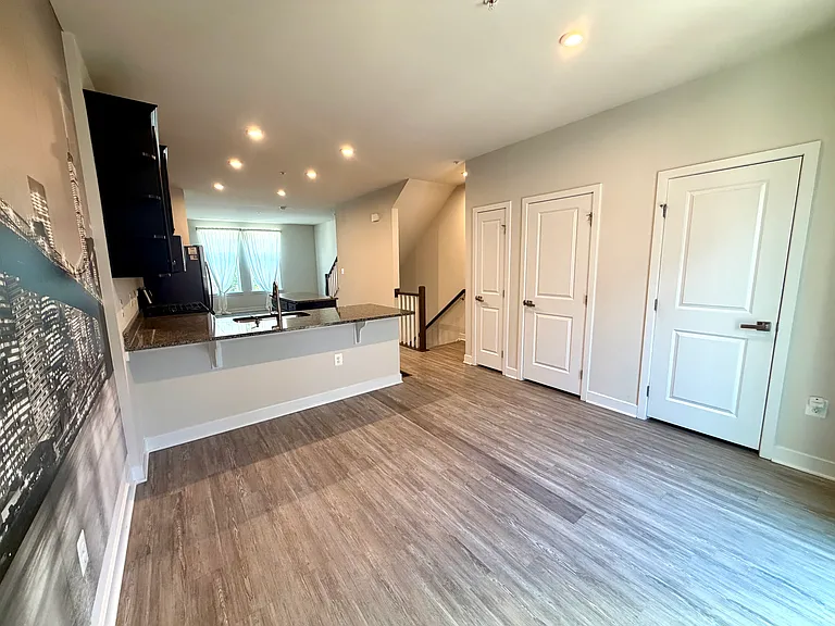 2807 Lewis Ave — Photo 5