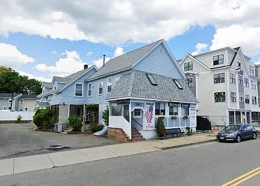 247 Bussey St — Photo 1