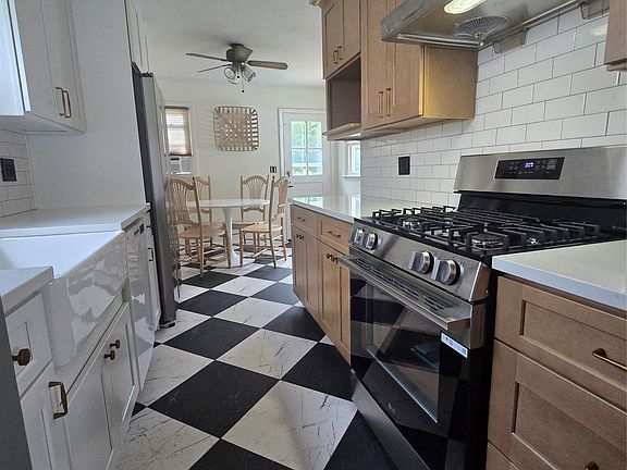 2nd image of 107 Nevada Street