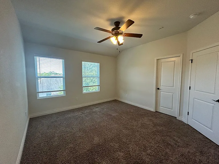 320 Untermaier St — Photo 11
