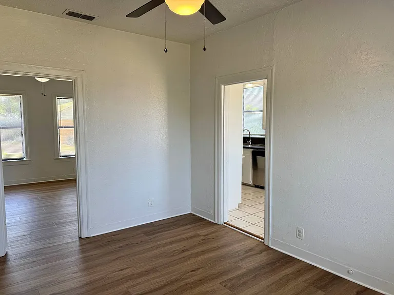 2137 Avenue J — Photo 9