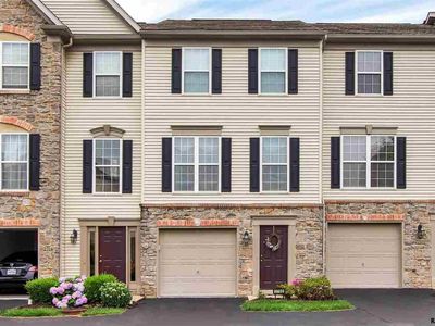 2762 Hunters Crest Dr, York, PA, 17402