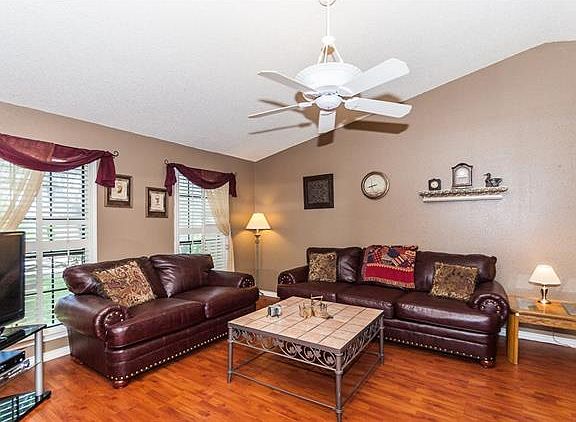 5th image of 811 Red Oak Dr