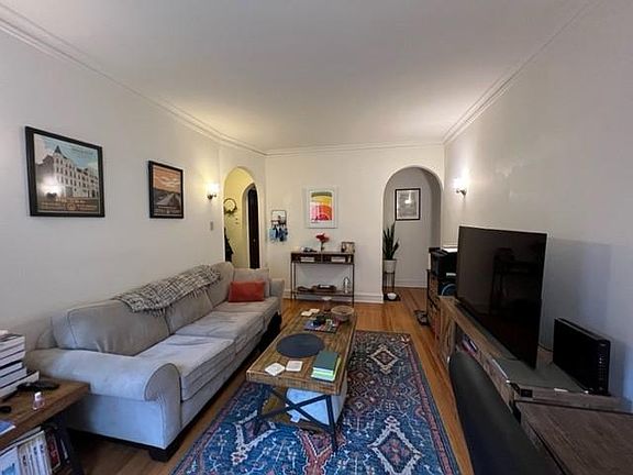 3rd image of 4721 N Winchester Ave APT 2B