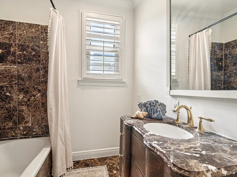 5373 Canal Blvd — Photo 16