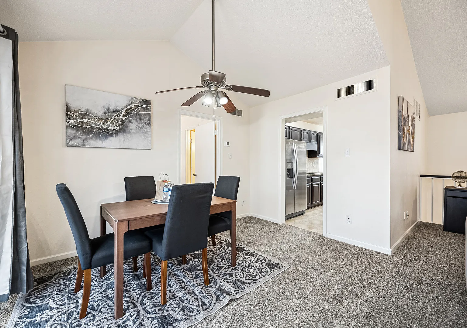 I655 World Cup Stay - 18 min to AT&T - Sleeps 4 - Free Parking — Photo 2