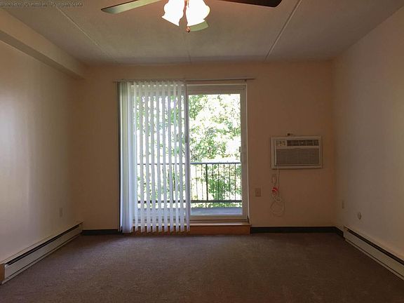 4th image of 176 Presidents Ln APT 403