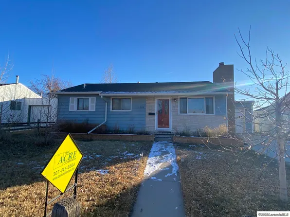 1008 Reynolds St, Laramie, WY 82072