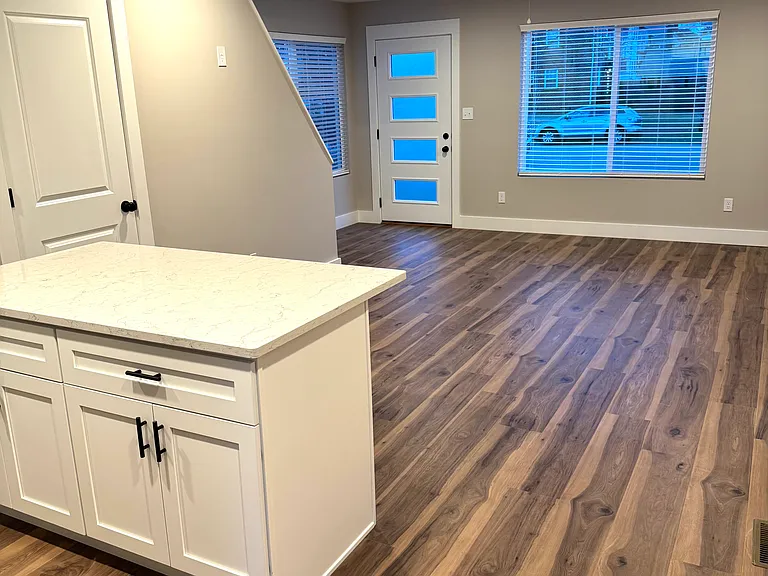 1351 Charleston Ave — Photo 8