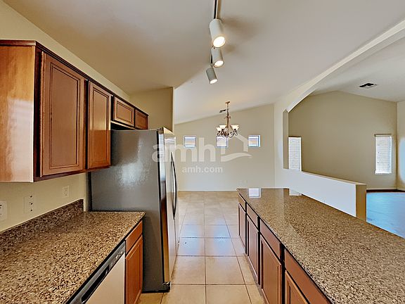 4th image of 17568 W Voltaire St