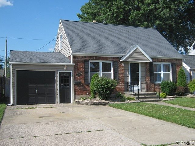 1st image of 204 Danbury Dr